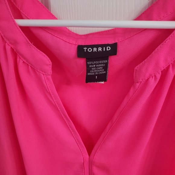 Torrid Hot Pink short sleeve blouse size 1 - Picture 4 of 4